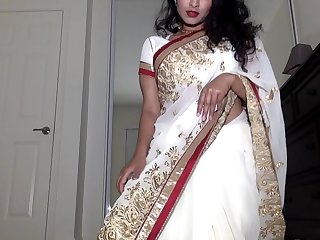 Desi Dhabi in Saree getting Naked and Plays with Prudish Pussy